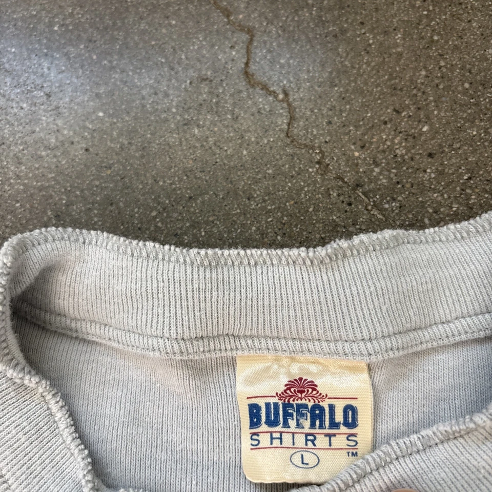 Camiseta Henley Vintage 80 Búfalo Manga Larga Hombre Talla Grande Gráfico Toro RARA Foto 4 de 4