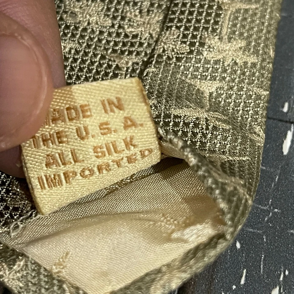 Corbata de seda Tommy Bahama Off Island hecha en EE. UU. Palmeras Foto 4 de 4