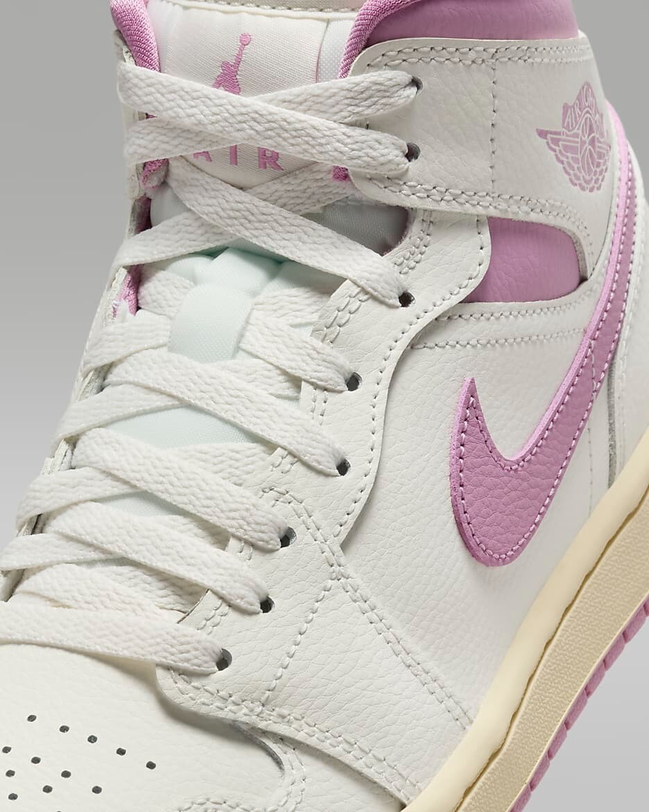 Nike WMNS Air Jordan 1 Mid 