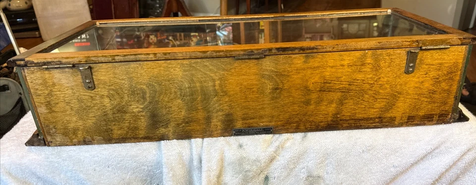 VITRINA TIENDA KWIKSALE VINTAGE, MADERA Y VIDRIO, 25” X 11,5” Y 4,5”-5,25” DE ALTO Foto 2 de 4