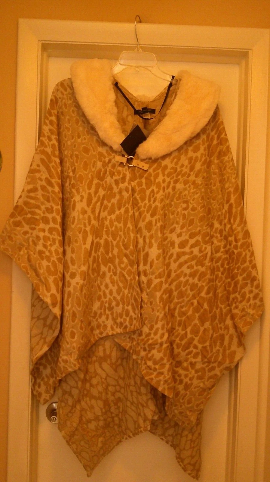 OFF WHITE Poncho giacca Marc New York Andrew Marc taglia unica pelliccia sintetica bianco e beige nuovo