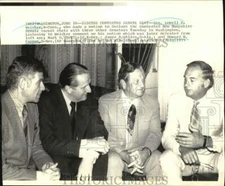 1975 Press Photo Senator Lowell Weicker talks with other senators in Washington