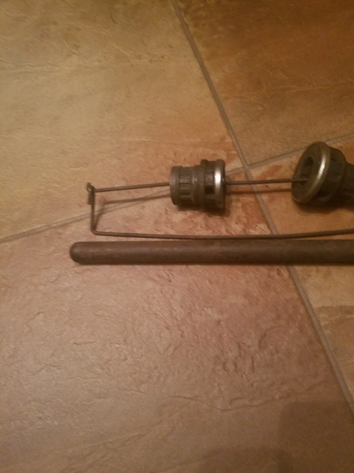 Armstrong Pipe Threader 190R 24" Ratchet Head With 3 Dies 1 In- 3/4 In- 1/2 In  - Image 4 of 4