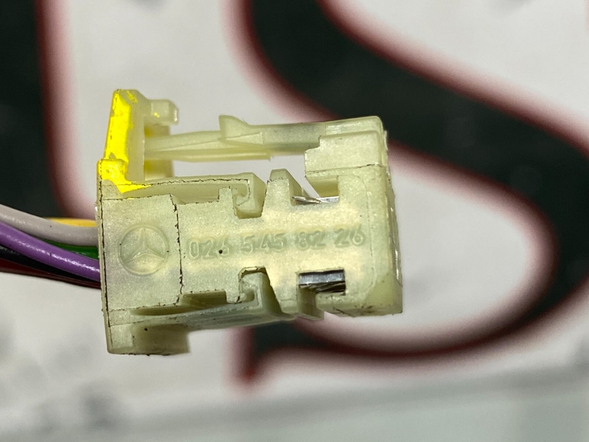 AS) GENUINE MERCEDES BENZ WIRING LOOM HARNESS PLUG CONNECTOR 