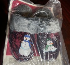 Christmas/Holiday Slippers With Snowman Foot Petals Size Small New in package