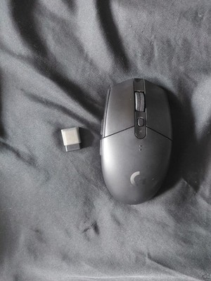 Logitech G304 Lightspeed Wireless Gaming Mouse Black - Great Condition