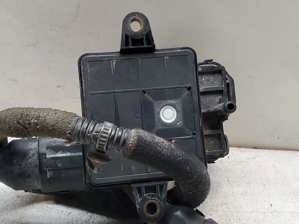 2006 Hyundai Sonata Radiator Fan Motor OEM - Image 2 of 4