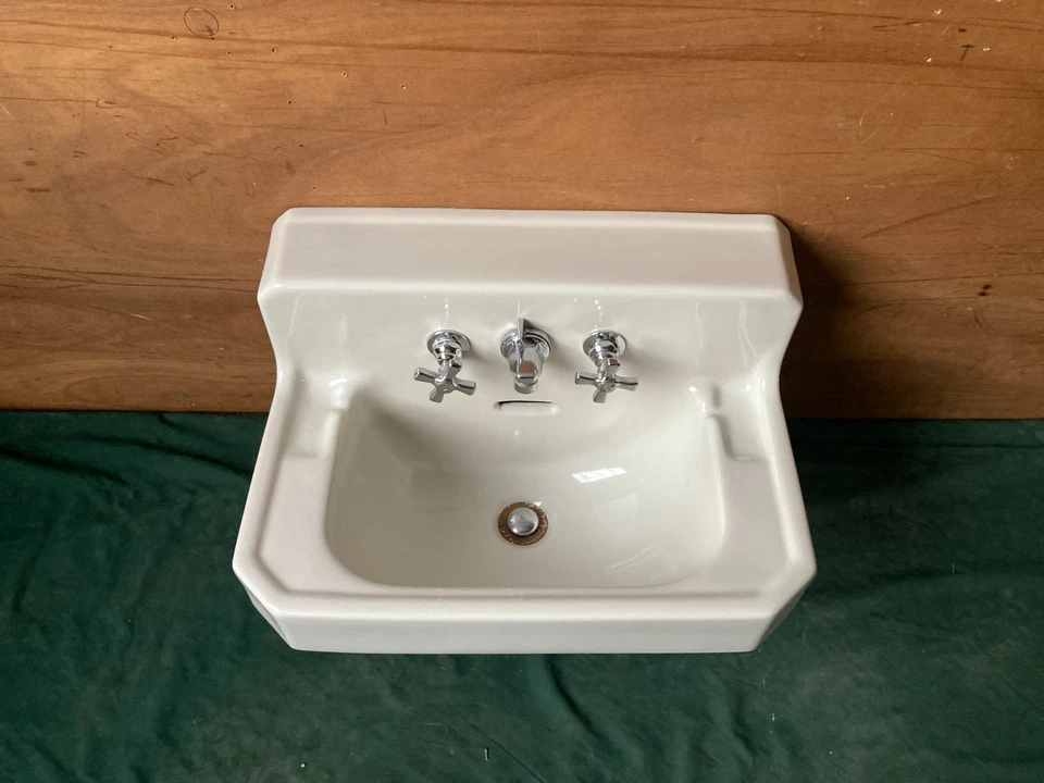 Fregadero de pared de baño estándar americano de cerámica blanca Mid Century 20x14 de colección 419-25E Foto 2 de 4