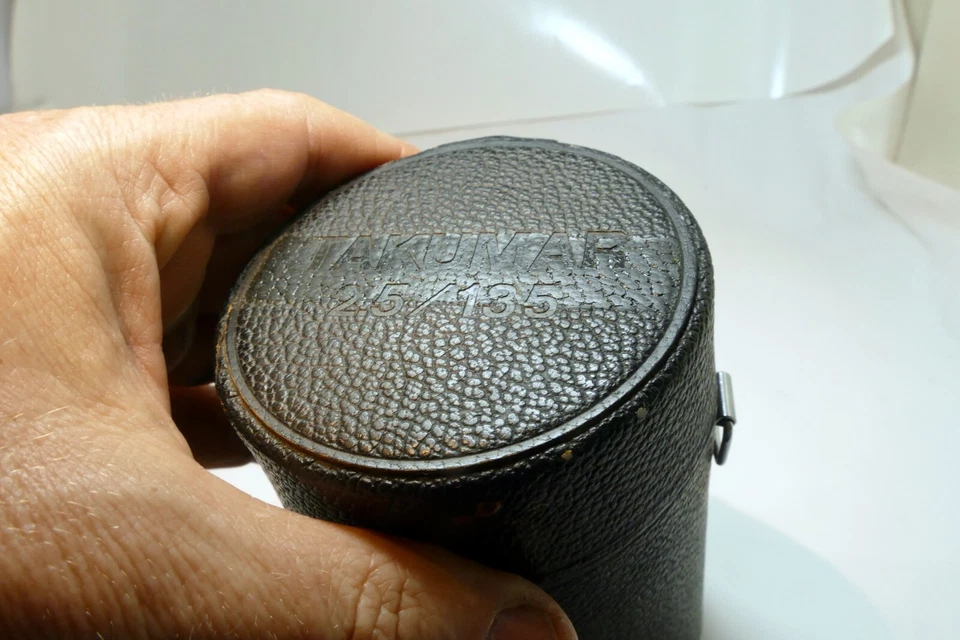 Estuche rígido Pentax para lente SMC-Takumar 135 mm f2,5 M42 (se adapta a 85 mm) Foto 2 de 4