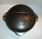 Griswold Cast Iron #8 Dutch Oven Button Logo With Trivet
