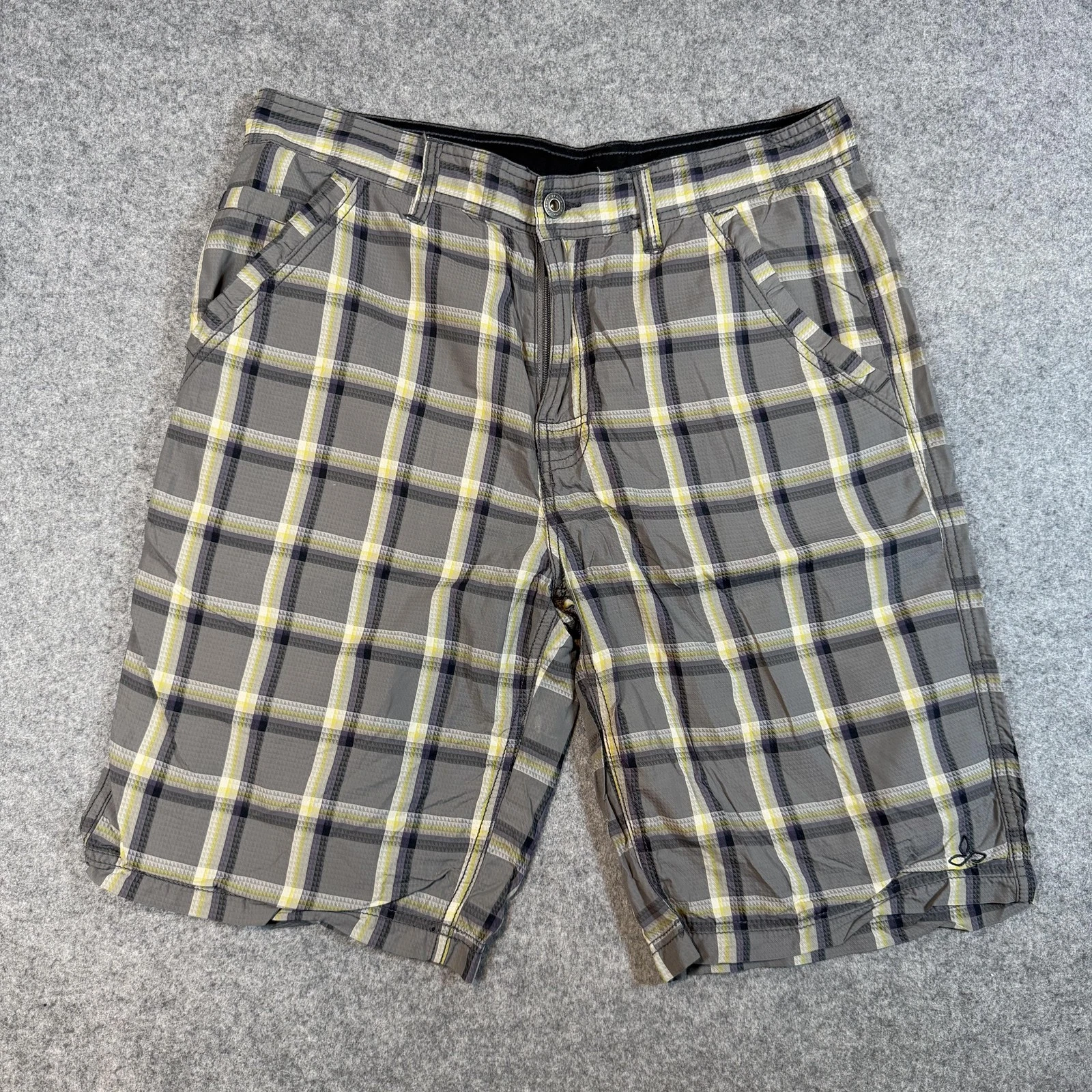 PrAna Shorts Mens 34 Gray Plaid Breathe Quick Dry Lightweight 11 Inch Inseam
Opens in a new window o