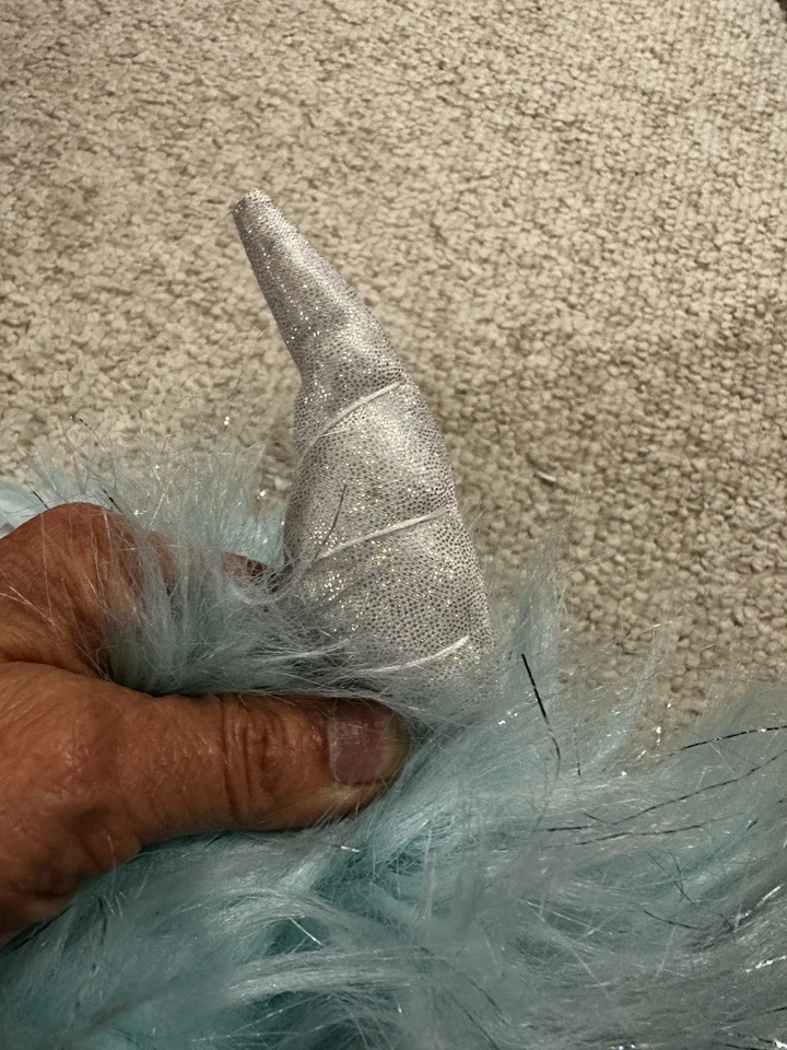 CLAIRES AQUAMARINE SILVER SHIMMER HAT/SCARF/MITTEN COMBO W/HORNS SUPER CUTE Used - Image 4 of 4