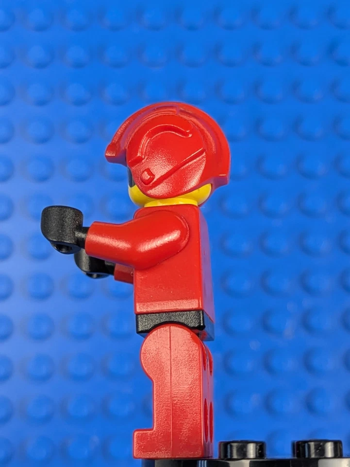 Lego Star Wars: T-16 Skyhopper Pilot - Red Helmet sw0077 Set 4477 - Image 4 of 4