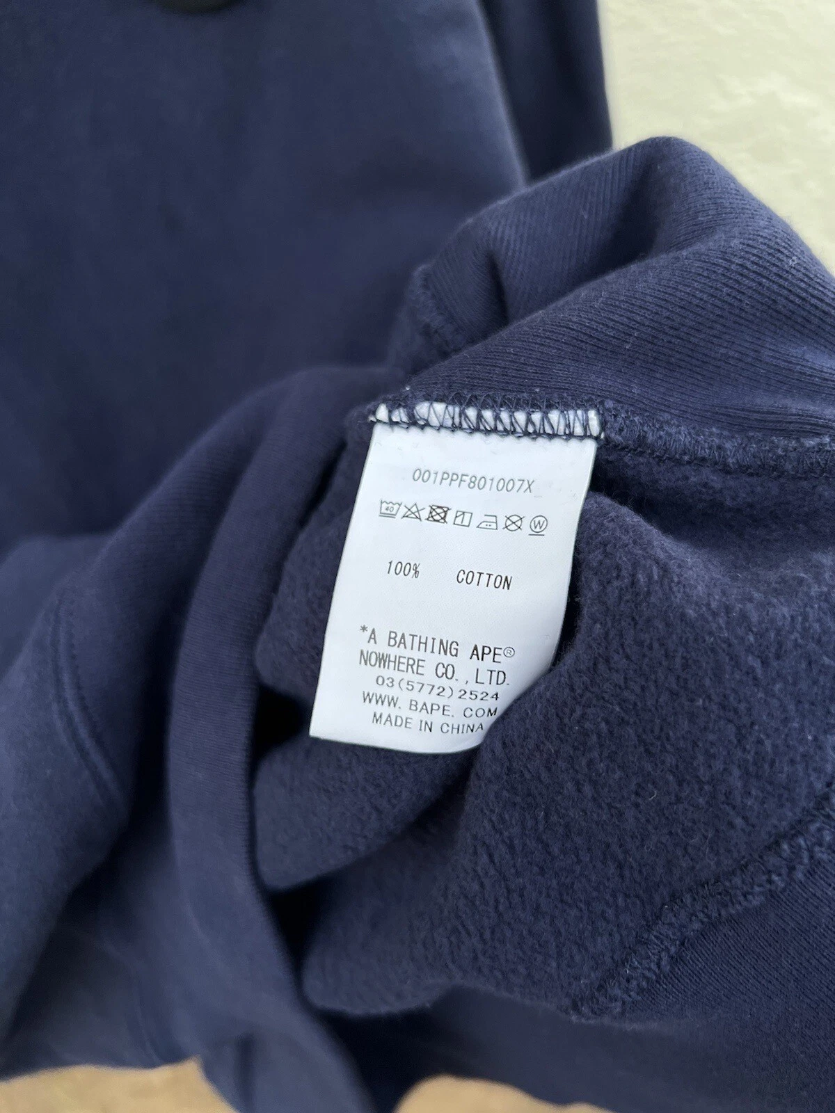 A BATHING APE (BAPE) Felpa con cappuccio pullover Bape blu scuro patch squalo