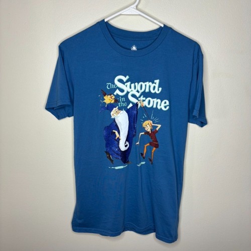 Disney Shirt Erwachsene mittelblau Das Schwert im Stein Arthur Merlin Parks