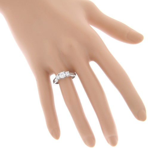 Anillo de compromiso de 3 piedras con diamantes de corte redondo de 1,50 quil... - Imagen 3 de 4