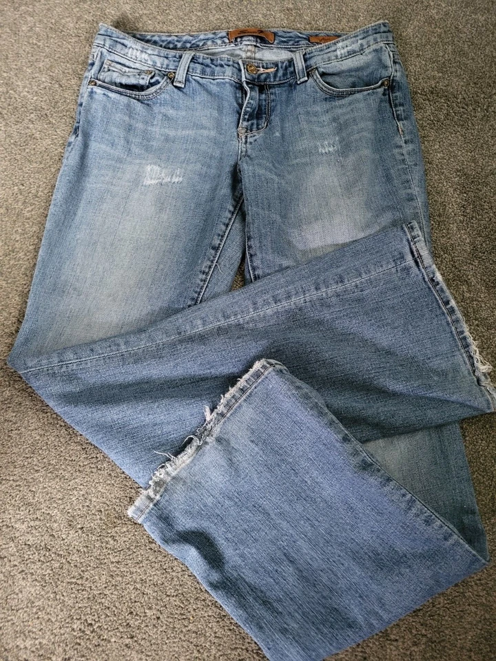 Pantalones de mezclilla elásticos para mujer Seven7 acampanados destruidos claros desteñidos talla 28 Foto 2 de 4