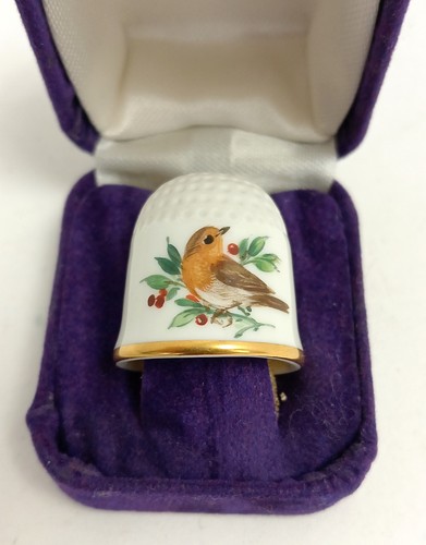 Meissen Porcelain Thimble Robin Hand Painted Bird Boxed Gold Tone Trim Rare