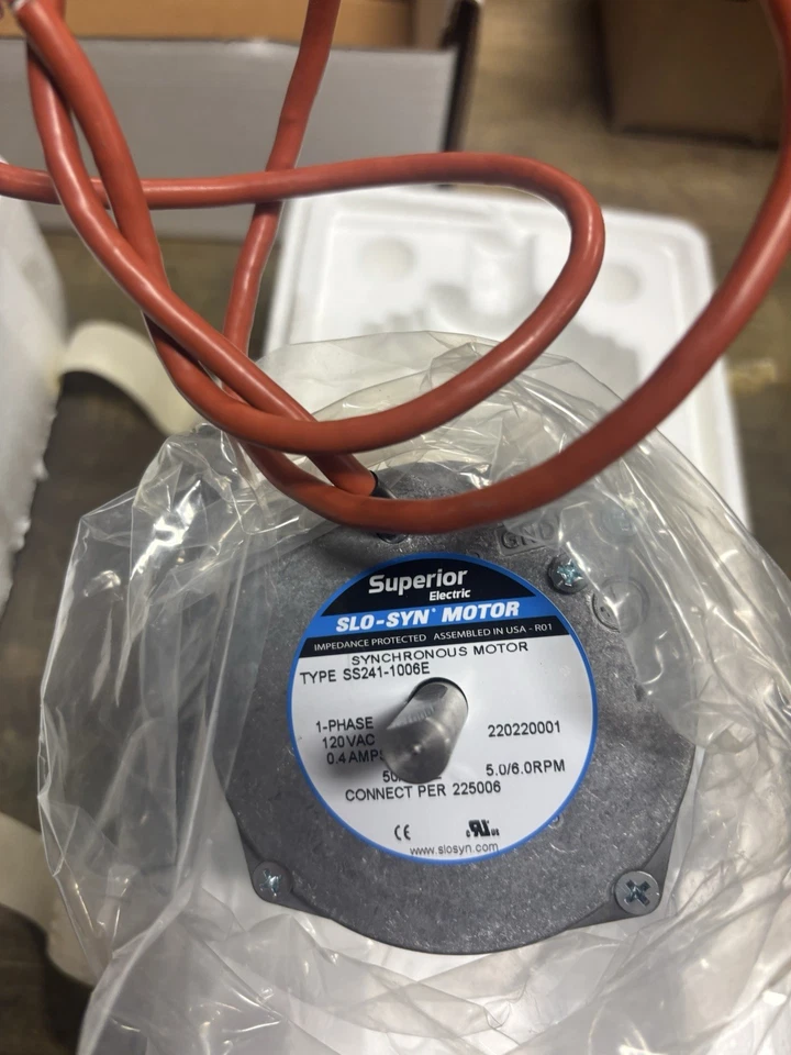 NEW Superior Electric Slo-Syn Motor SS241-1006E Single Phase 120VAC 0.4A 50/60HZ - Image 3 of 3