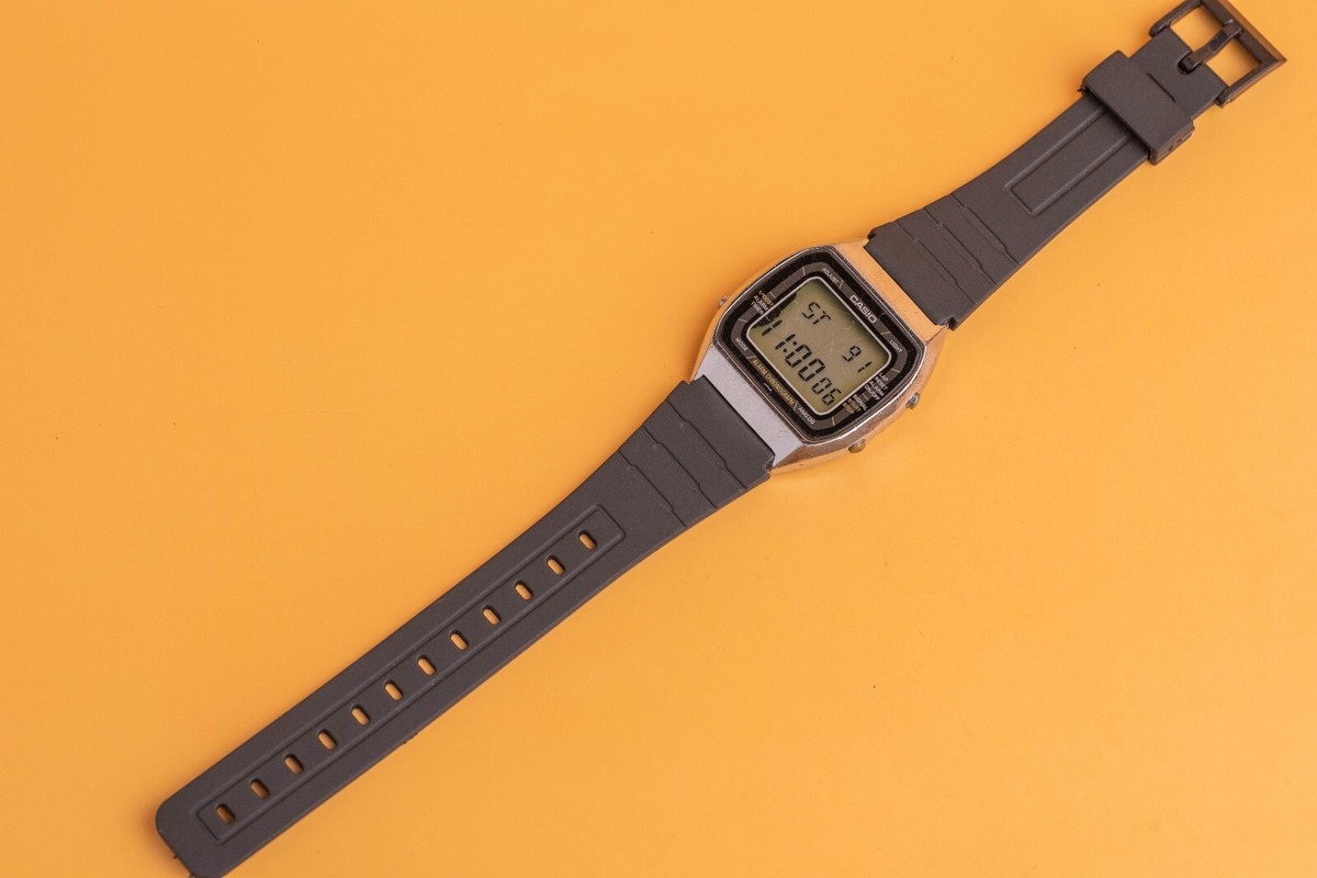 CASIO デジタル腕時計 103 A201 s-l1200.jpg