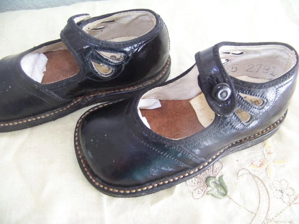 ZAPATOS DE BEBÉ ANTIGUOS NEGROS ESTILO MARY JANE DE PETER PUMPKIN Foto 2 de 4