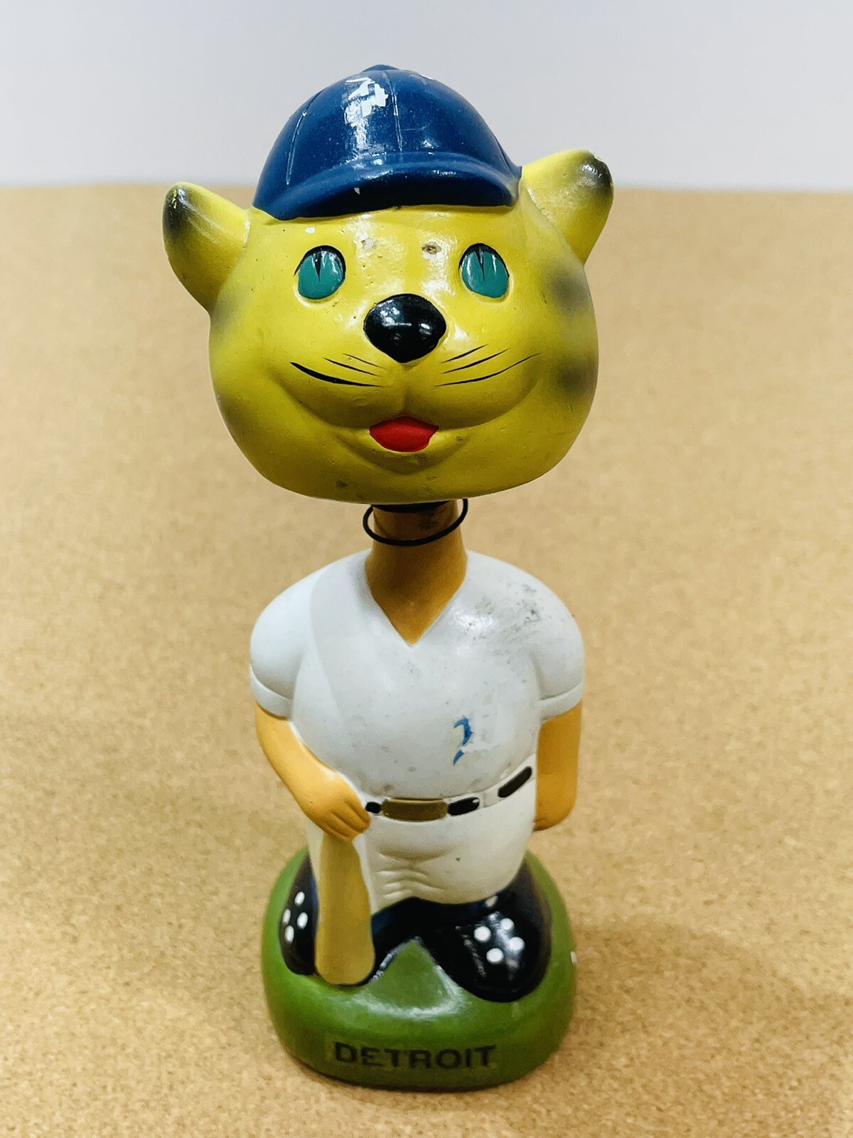 Vintage Detroit Tigers Cat Bobblehead Nodder Baseball Batter, 8.5” High Chips