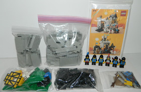 LEGO Castle 6074 Black Falcon&rsquo;s Fortress Complete w/Booklet Minifigs Vintage