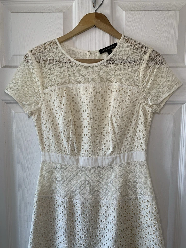 Banana Republic Lace Women's Dress Size 0 Ivory White Fit Flare Midi Cocktail - Image 3 of 4