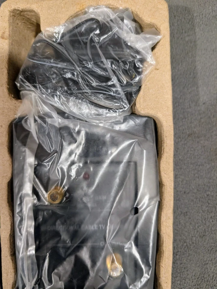 RadioShack 15-2505 Bidirectional Cable TV Amplifier – Open Box - Image 3 of 4