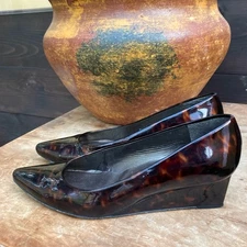 Stuart Weitzman wedges size 6 low heal tortoise patent leather 