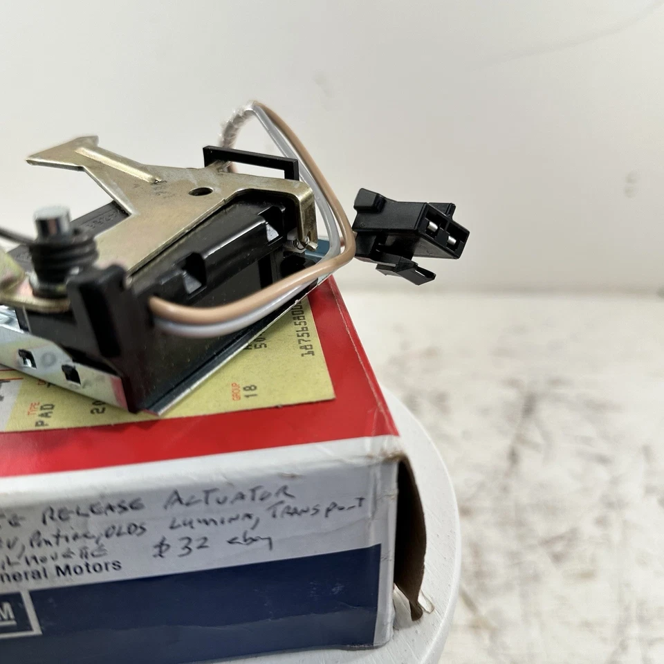 GM Delco Lift Gate Release Actuator 10242895 Fits 1990-1996 Chevy Pontiac Olds - Image 4 of 4
