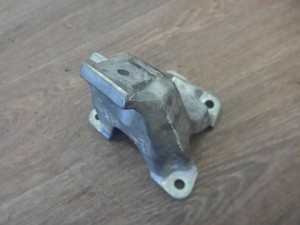 Audi A4 8E 8H B7 Original Motorhalter rechts 8E0199308H
