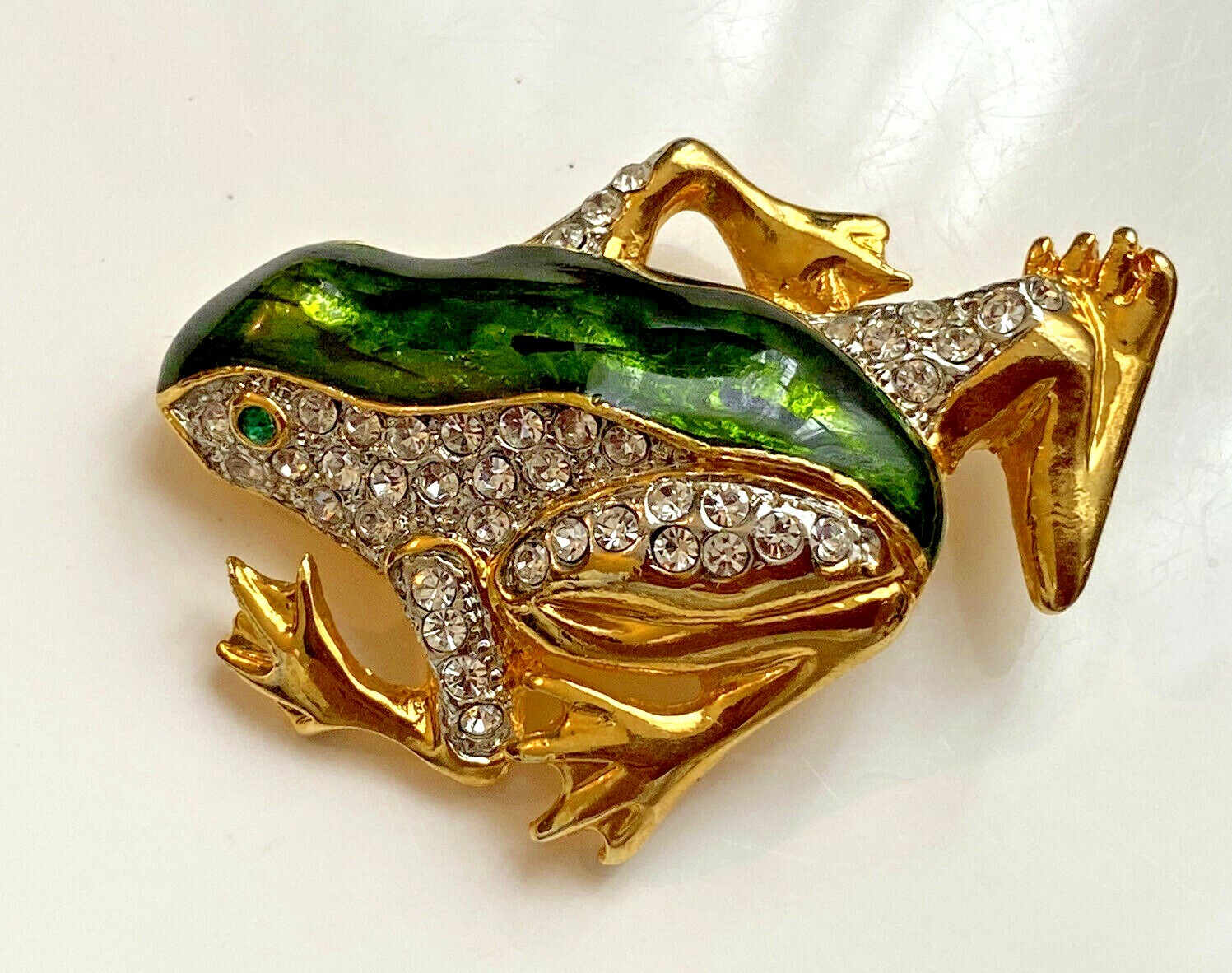 Broche grenouille en émail vert et strass dorés de 4,8cm