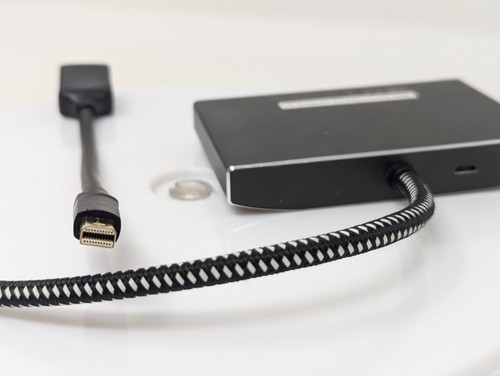 SIIG 3 Port DisplayPort MST Hub 4k - Muti Monitor Splitter 1x3 + Mini DP Adapter - Picture 5 of 5