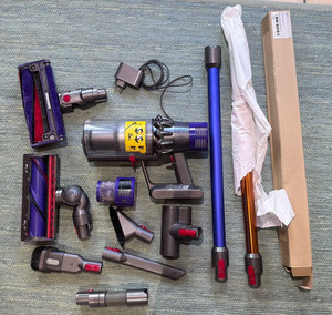 Dyson Cyclone V10 Absolute Pro viel Zubehör Akkusauger Kabelloser Staubsauger