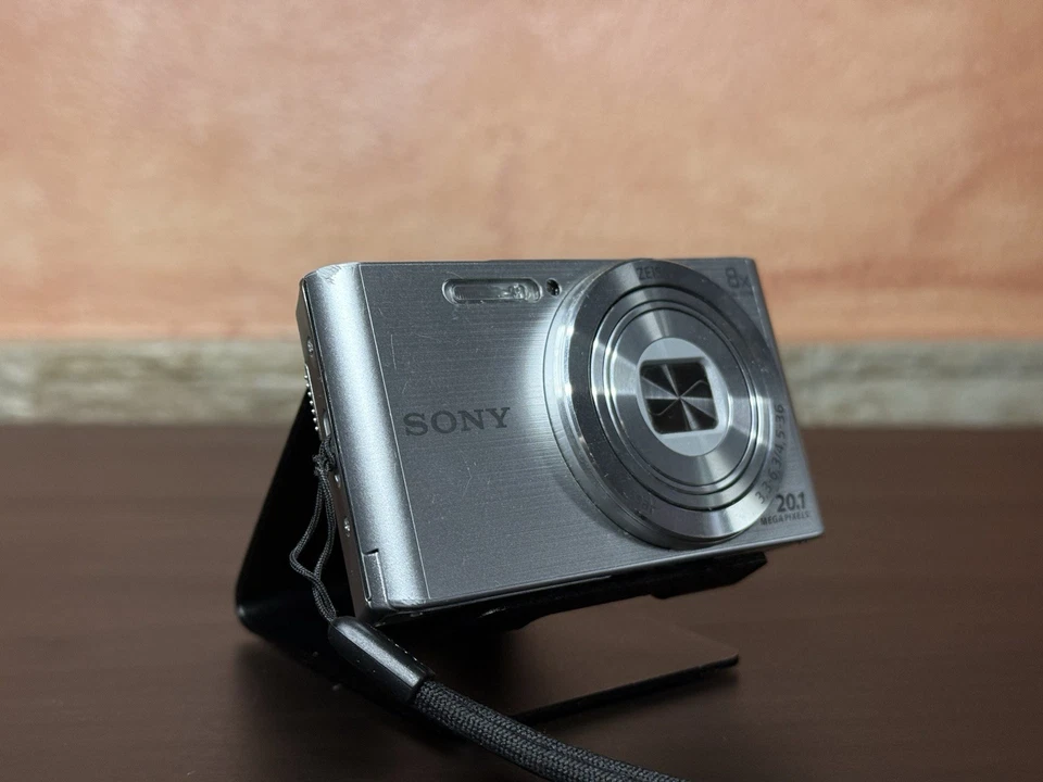Sony Cyber-shot DSC-W830 argento - Fotocamera digitale compatta CCD 20.1 MP 8X - Immagine 4 di 4