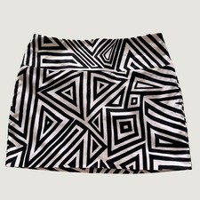 Express Women's Design Studio Black White Geometric Op Art Mini Skirt Size 2