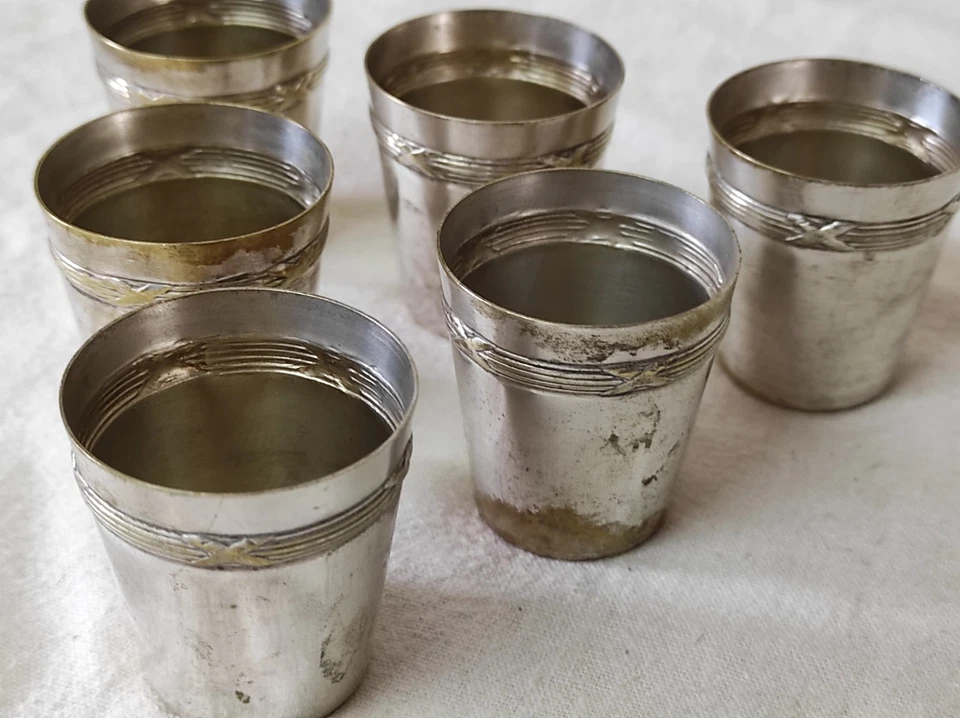 Lot de 6 anciens petits Verres à digestif, Shooter en métal couleur argenté - Photo 4/4