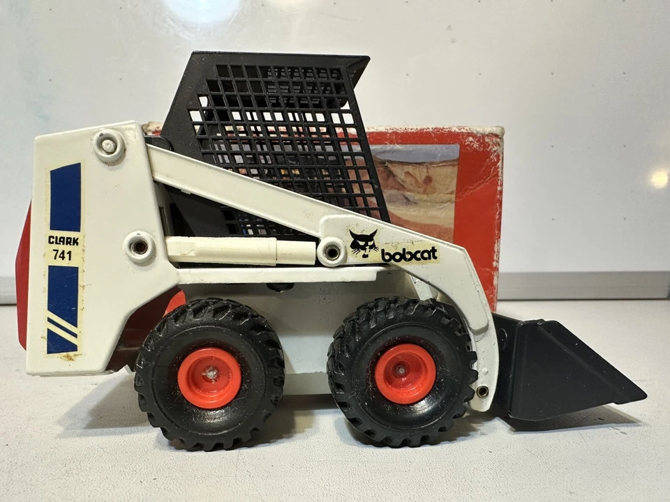 Vintage 1980s GAMA Clark Bobcat 741 Skid Steer 1:50 Diecast Model - Image 2 of 4