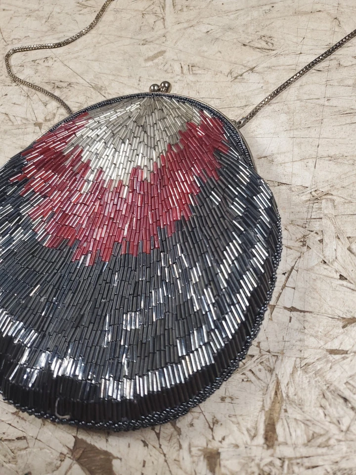 Antique 20s 30s Flapper Girl Glass Bead Beaded Purse Shell Clamshell Clutch - Image 2 of 4