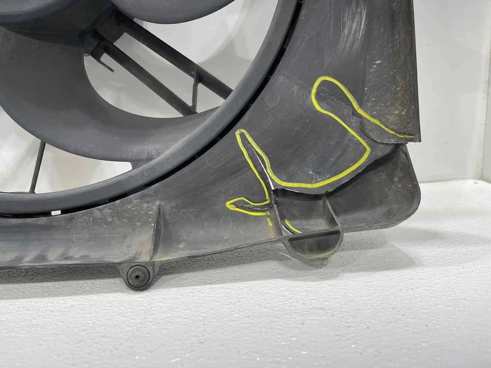 Se adapta a Ford Mustang 2005-2014 conjunto de ventilador de motor de refrigeración de 4,0 L OEM agrietado! Foto 2 de 4