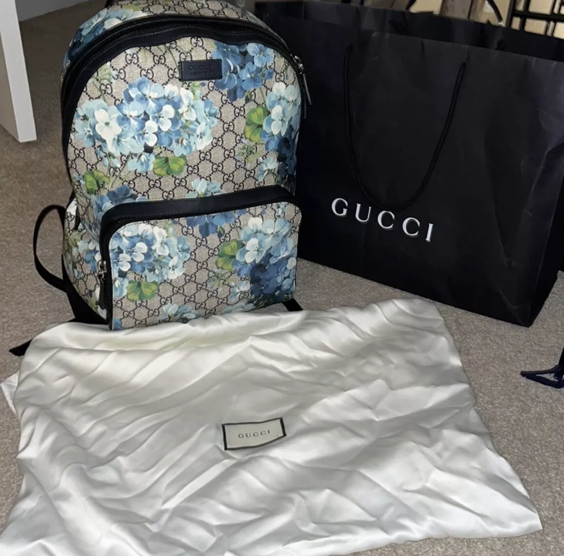 Grand sac à dos toile GUCCI unisexe GG Supreme Floral Blooms   utilisé en douceur