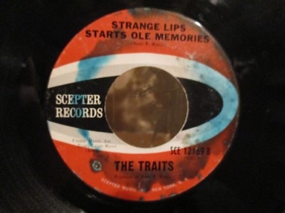 英7” Traits Harlem Shuffle / Strange Lips (Start Ole Memories) 7N25404 PYE INTERNATIONAL /00080 THE TRAITS-Harlem Shuffle/The Strange Lips Starts Ole Memories