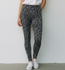 HUE M Set Of Two Leggings Gray Leopard Black Classic R 60