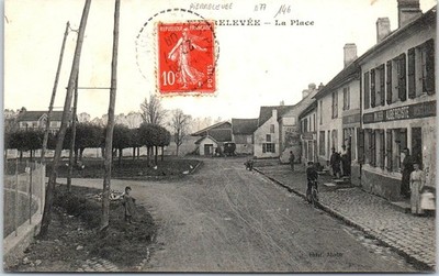 77 PIERRE LEVEE - la place