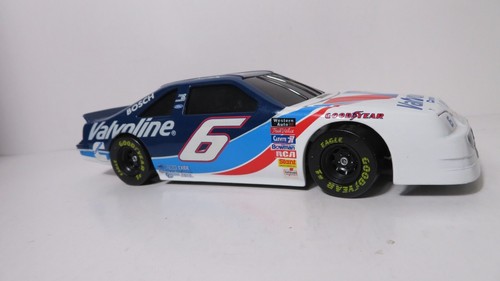 MARK MARTIN #6 Valvoline Ford Thunderbird NASCAR 1:24 Scale Car Bank - Picture 4 of 8