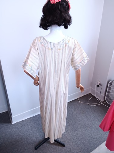 VTG 1930s Handmade House Dress Linen White Pinstripe Pastel Floral Embroidery - Picture 6 of 6