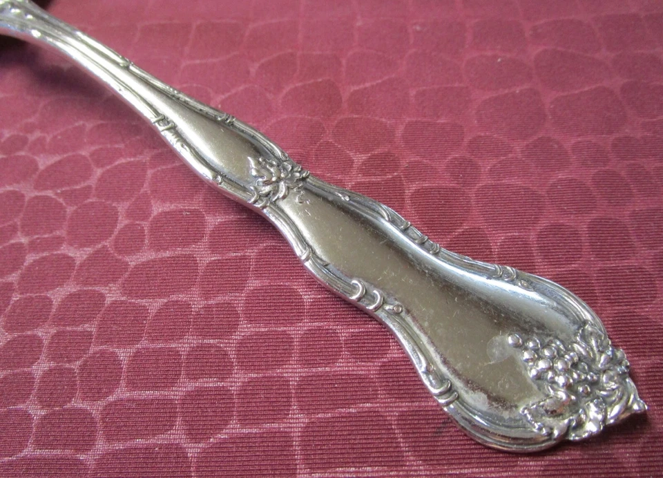GRAPE Rogers Silverplate Berry o cuchara grande para servir sin monogramas L Foto 2 de 4