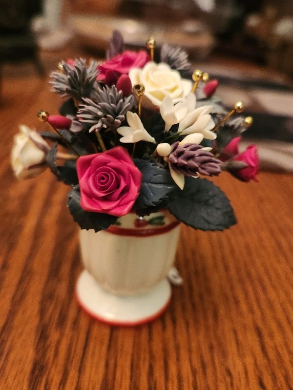 Miniature decor Forget Me Not (2003)Vase Roses