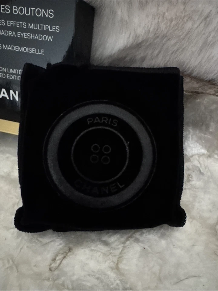 CHANEL Les 4 Ombres Boutons Multi-Effect Quadra Eyeshadow Boutons, 239 BAROQUE - Image 2 of 4